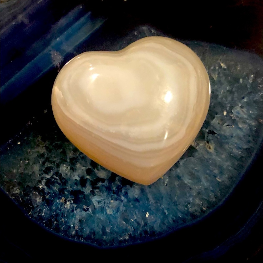 Cream Colored Agate Puffy Heart Palm
